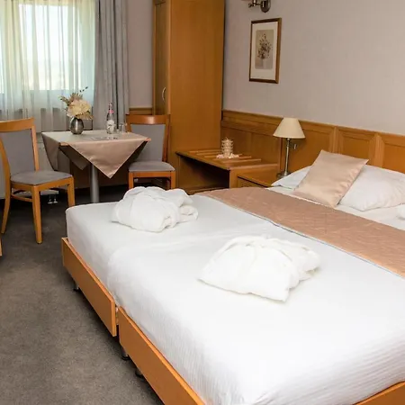 Rosengarten & Restaurant Hotel 3*