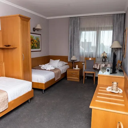 Rosengarten & Restaurant 3* Sopron