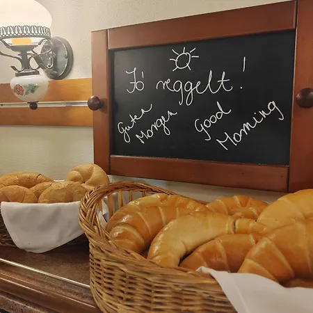 Rosengarten & Restaurant Hotel Sopron