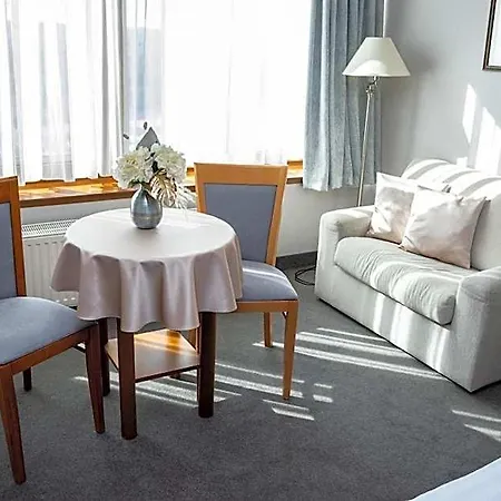 Rosengarten & Restaurant Hotel Sopron