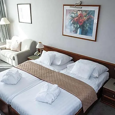 Rosengarten & Restaurant 3* Sopron