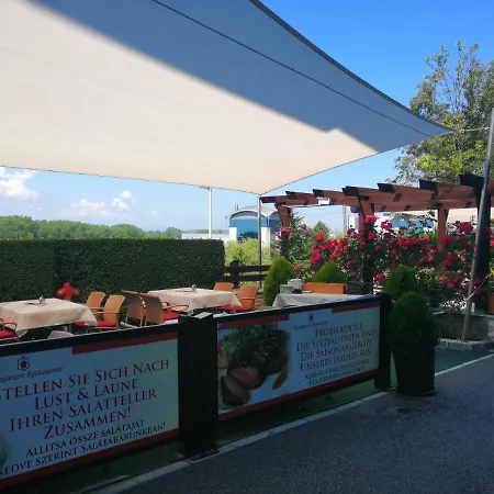 Rosengarten & Restaurant Hotel Sopron