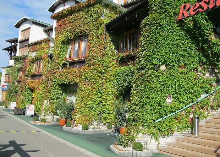 Rosengarten & Restaurant 3* Sopron