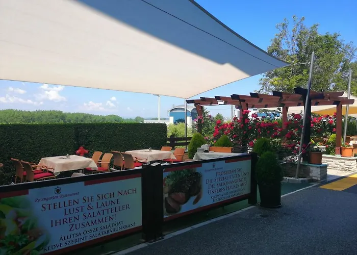 Rosengarten & Restaurant Hotel Sopron